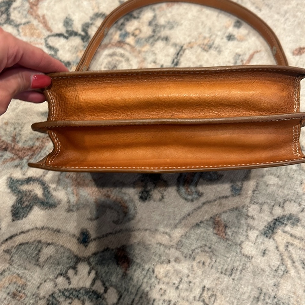 Beautiful Italian leather shoulder bag in camel color - Picture 4 of 13